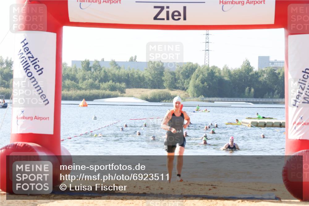 01.09.2024 - 17. Tribühne Triathlon Luisa Fischer http://msf.ph/oto/6923511 01.09.2024 10:05:32 Schwimmen 142, 156 meine-sportfotos.de