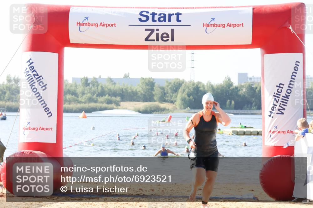 01.09.2024 - 17. Tribühne Triathlon Luisa Fischer http://msf.ph/oto/6923521 01.09.2024 10:05:34 Schwimmen 142, 156 meine-sportfotos.de
