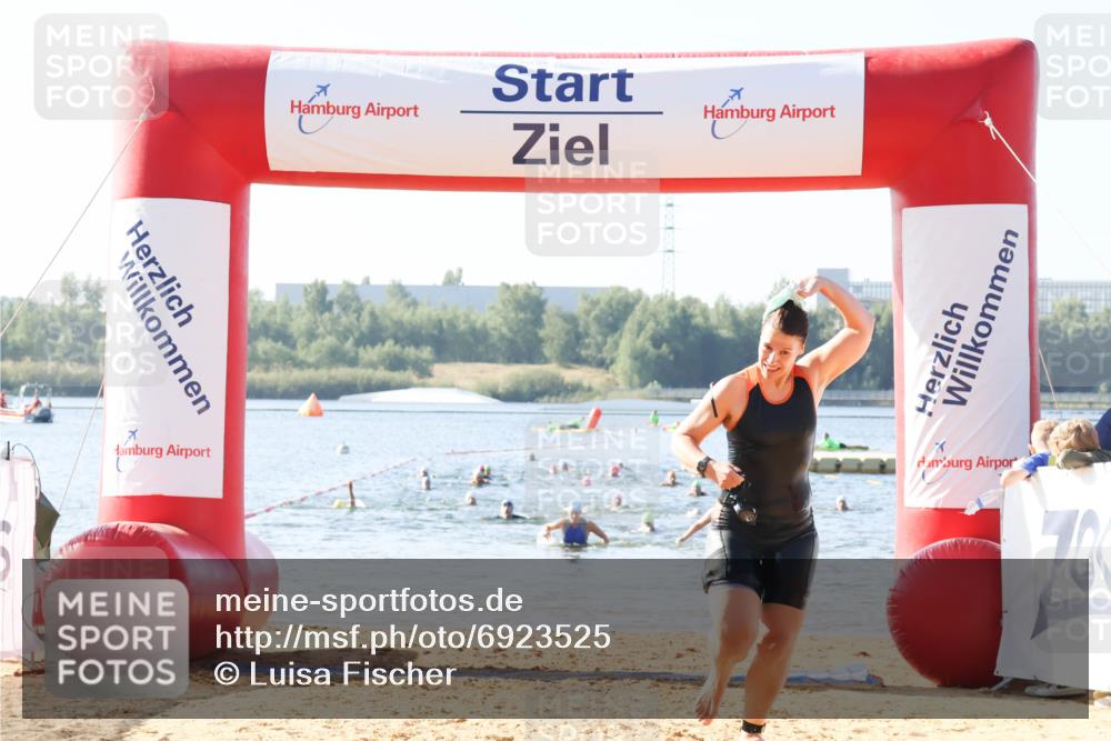 01.09.2024 - 17. Tribühne Triathlon Luisa Fischer http://msf.ph/oto/6923525 01.09.2024 10:05:35 Schwimmen 142, 156 meine-sportfotos.de