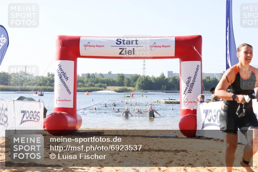 01.09.2024 - 17. Tribühne Triathlon Luisa Fischer http://msf.ph/oto/6923537 01.09.2024 10:05:37 Schwimmen 156 meine-sportfotos.de