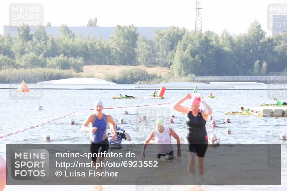 01.09.2024 - 17. Tribühne Triathlon Luisa Fischer http://msf.ph/oto/6923552 01.09.2024 10:05:43 Schwimmen 156, 160, 1068 meine-sportfotos.de