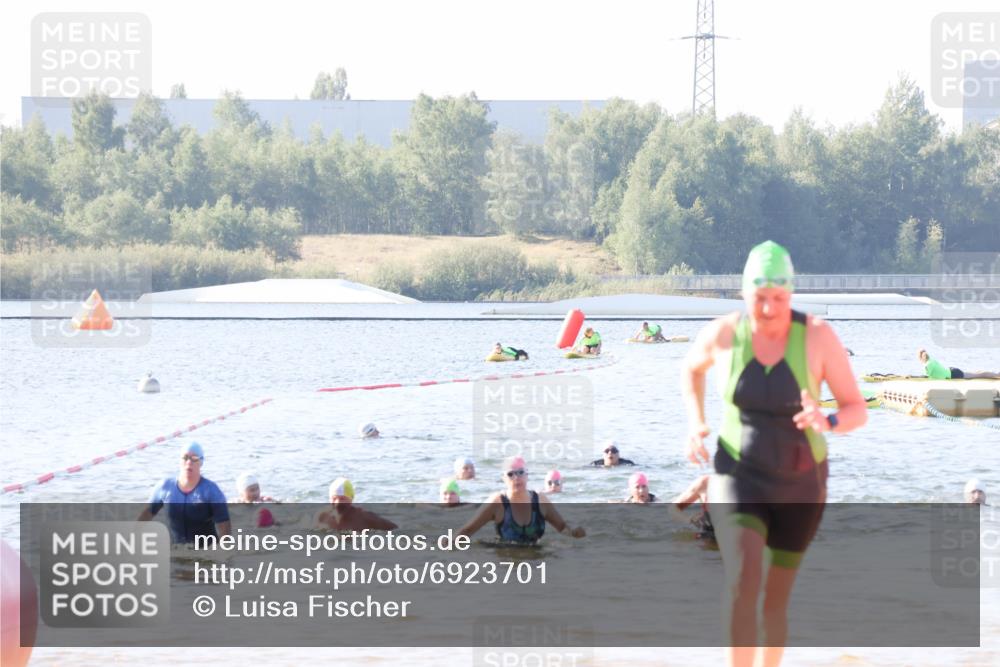 01.09.2024 - 17. Tribühne Triathlon Luisa Fischer http://msf.ph/oto/6923701 01.09.2024 10:06:13 Schwimmen 149, 157, 168, 1067, 1072 meine-sportfotos.de