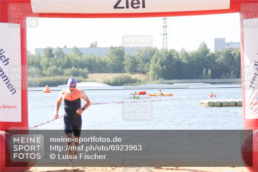 01.09.2024 - 17. Tribühne Triathlon Luisa Fischer http://msf.ph/oto/6923963 01.09.2024 10:10:19 Schwimmen 161 meine-sportfotos.de