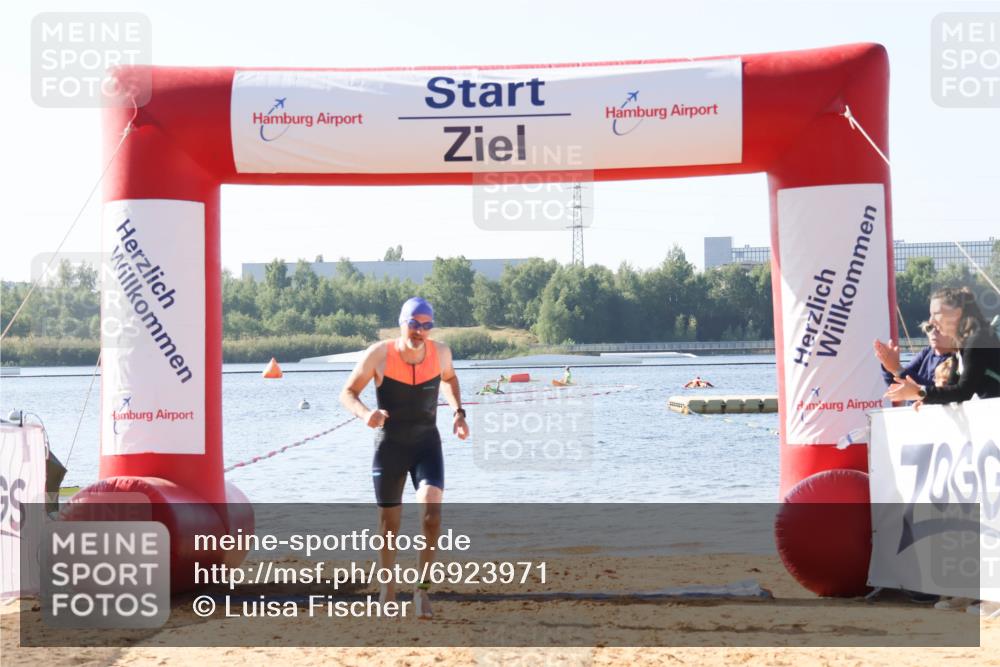01.09.2024 - 17. Tribühne Triathlon Luisa Fischer http://msf.ph/oto/6923971 01.09.2024 10:10:21 Schwimmen 161 meine-sportfotos.de