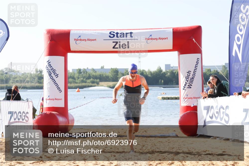 01.09.2024 - 17. Tribühne Triathlon Luisa Fischer http://msf.ph/oto/6923976 01.09.2024 10:10:22 Schwimmen 161 meine-sportfotos.de