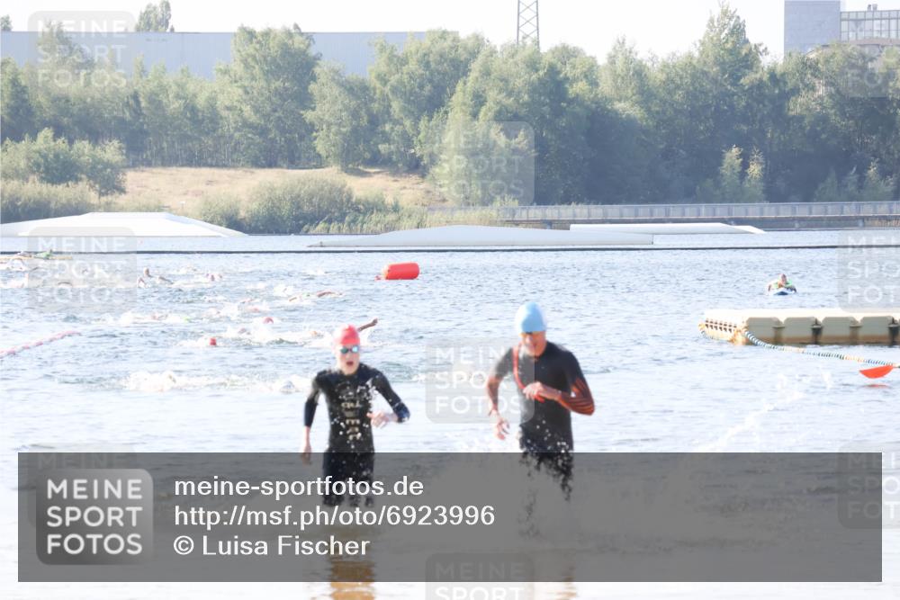 01.09.2024 - 17. Tribühne Triathlon Luisa Fischer http://msf.ph/oto/6923996 01.09.2024 10:21:27 Schwimmen 256, 294 meine-sportfotos.de