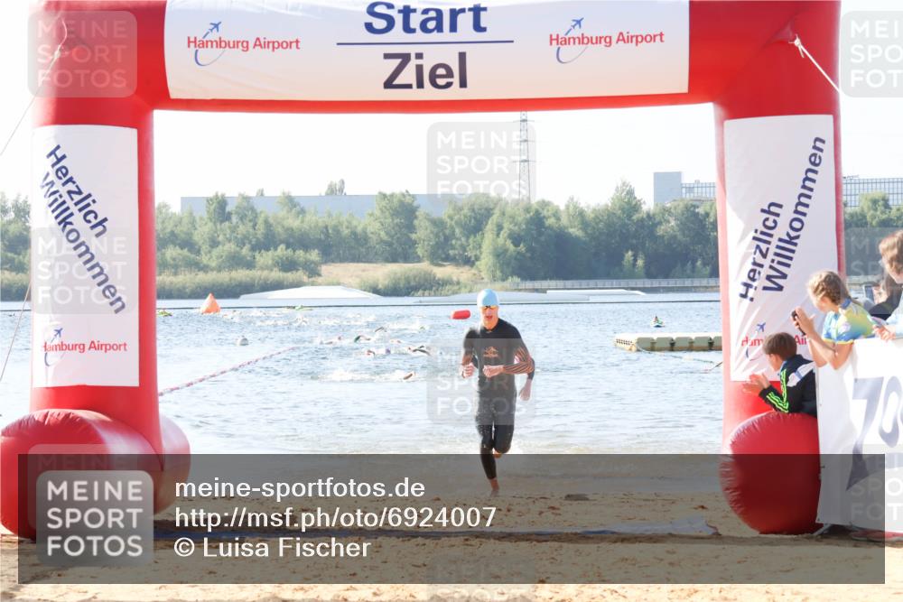 01.09.2024 - 17. Tribühne Triathlon Luisa Fischer http://msf.ph/oto/6924007 01.09.2024 10:21:29 Schwimmen 256, 294 meine-sportfotos.de