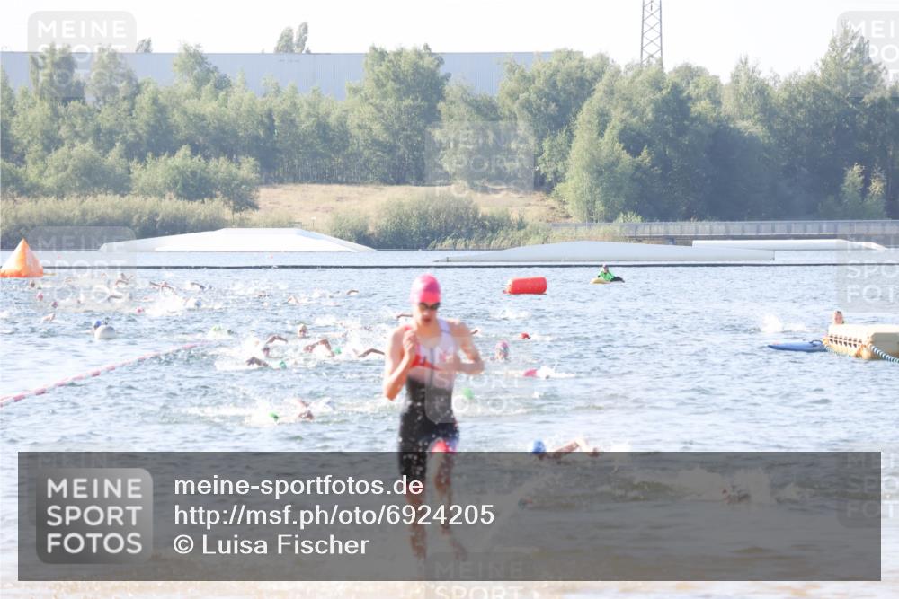 01.09.2024 - 17. Tribühne Triathlon Luisa Fischer http://msf.ph/oto/6924205 01.09.2024 10:22:34 Schwimmen 200, 246, 253, 270, 277, 306 meine-sportfotos.de