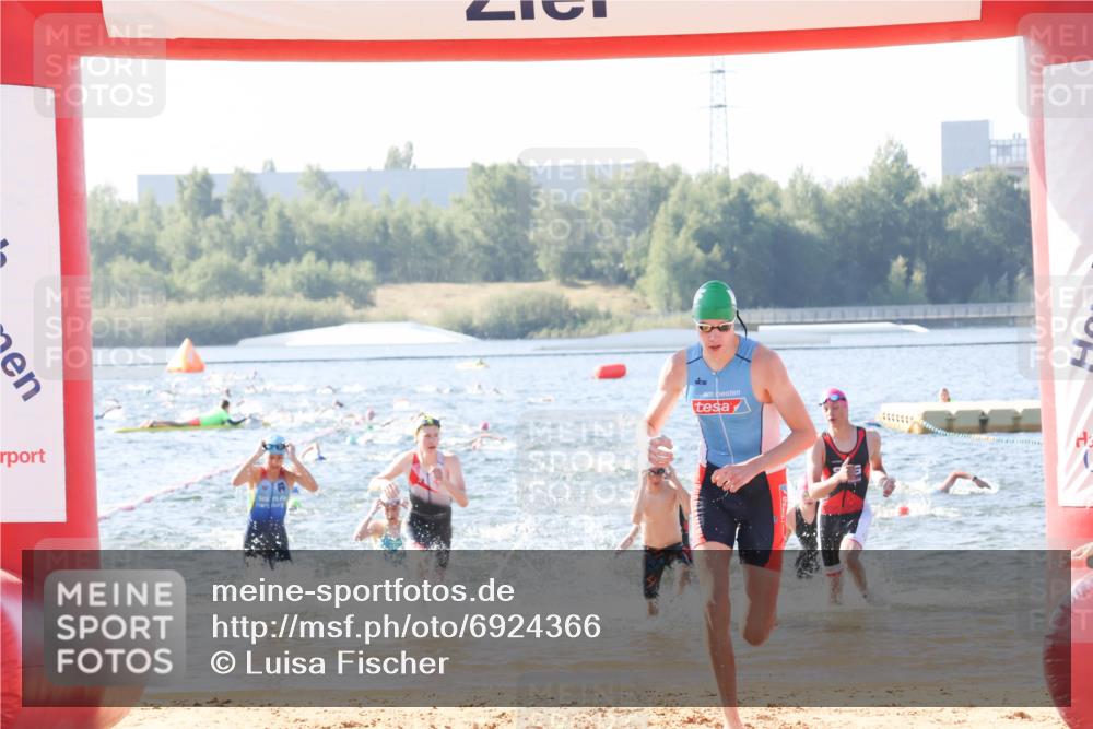 01.09.2024 - 17. Tribühne Triathlon Luisa Fischer http://msf.ph/oto/6924366 01.09.2024 10:23:16 Schwimmen 175, 187, 213, 218, 242, 267, 286, 288, 297, 300, 303 meine-sportfotos.de