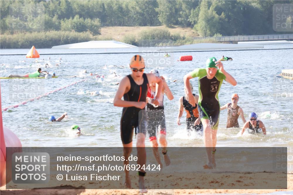 01.09.2024 - 17. Tribühne Triathlon Luisa Fischer http://msf.ph/oto/6924424 01.09.2024 10:23:30 Schwimmen 175, 186, 187, 198, 207, 210, 211, 220, 247, 274, 286, 300, 303 meine-sportfotos.de