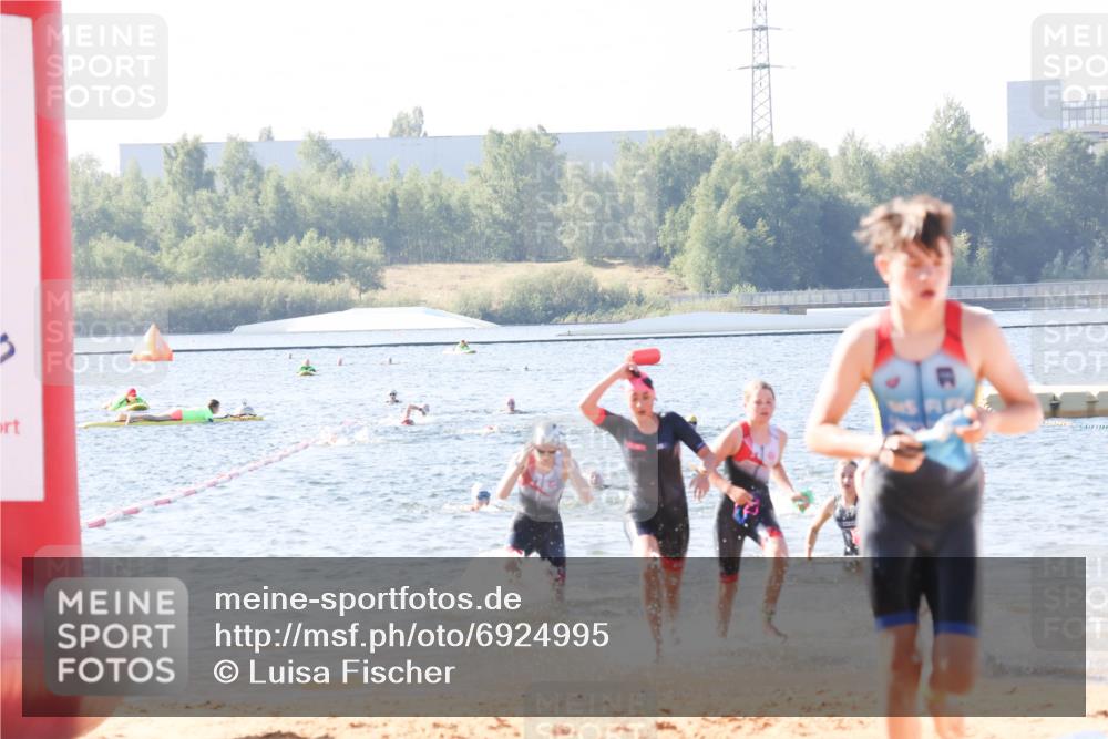 01.09.2024 - 17. Tribühne Triathlon Luisa Fischer http://msf.ph/oto/6924995 01.09.2024 10:25:36 Schwimmen 193, 195, 212, 214, 223, 226, 236, 241, 307 meine-sportfotos.de