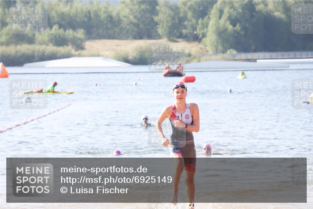 01.09.2024 - 17. Tribühne Triathlon Luisa Fischer http://msf.ph/oto/6925149 01.09.2024 10:26:43 Schwimmen 180, 201, 235 meine-sportfotos.de