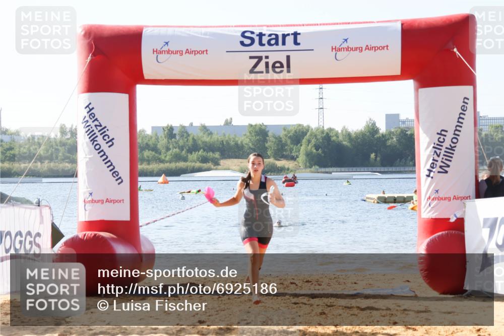 01.09.2024 - 17. Tribühne Triathlon Luisa Fischer http://msf.ph/oto/6925186 01.09.2024 10:26:58 Schwimmen 203, 276 meine-sportfotos.de