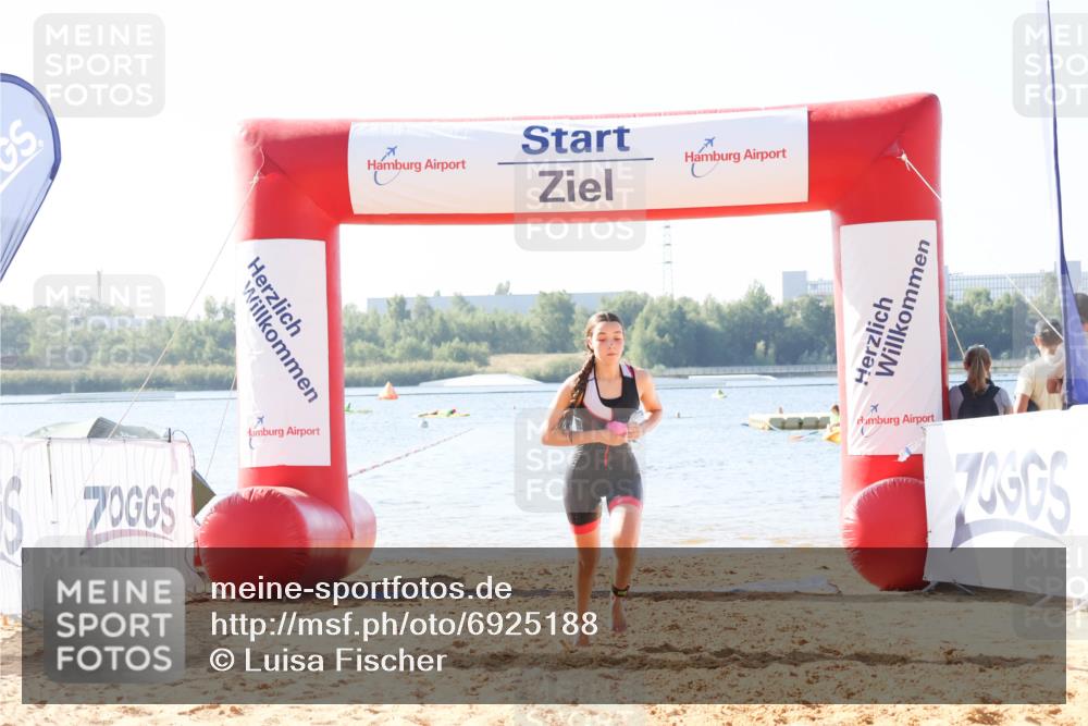 01.09.2024 - 17. Tribühne Triathlon Luisa Fischer http://msf.ph/oto/6925188 01.09.2024 10:26:59 Schwimmen 203, 276 meine-sportfotos.de