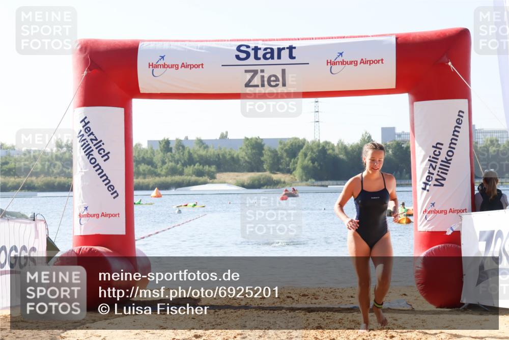 01.09.2024 - 17. Tribühne Triathlon Luisa Fischer http://msf.ph/oto/6925201 01.09.2024 10:27:03 Schwimmen 203, 276 meine-sportfotos.de