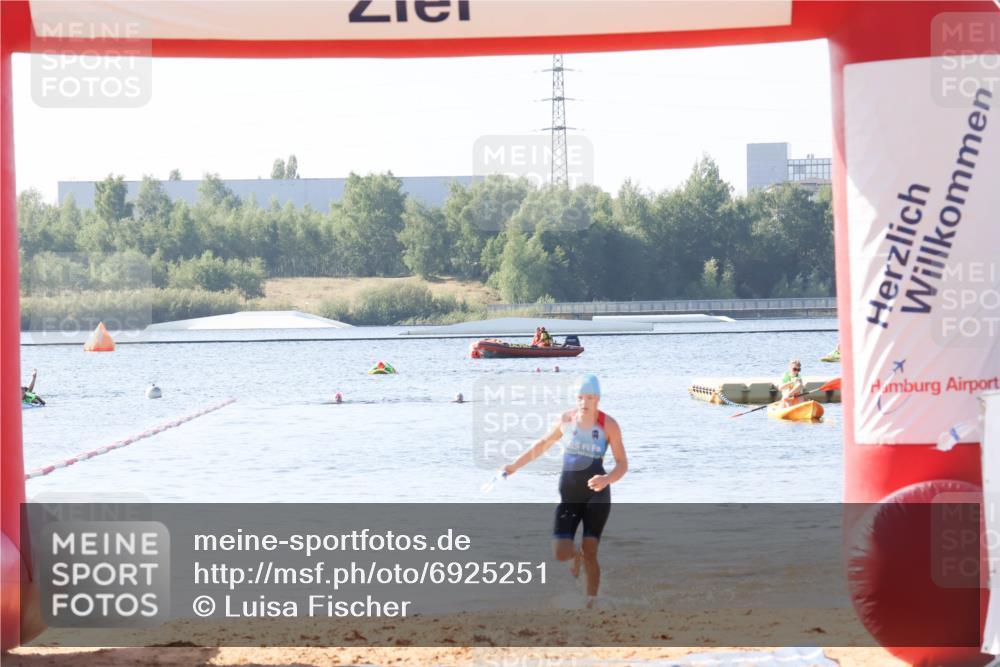 01.09.2024 - 17. Tribühne Triathlon Luisa Fischer http://msf.ph/oto/6925251 01.09.2024 10:28:34 Schwimmen 184 meine-sportfotos.de