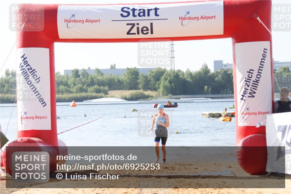 01.09.2024 - 17. Tribühne Triathlon Luisa Fischer http://msf.ph/oto/6925253 01.09.2024 10:28:34 Schwimmen 184 meine-sportfotos.de