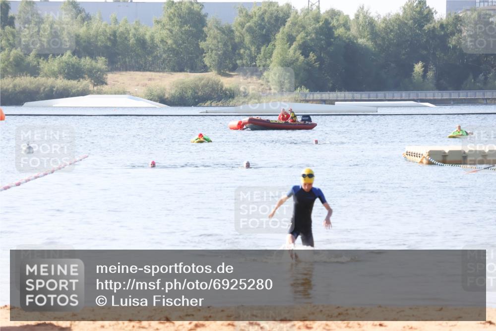 01.09.2024 - 17. Tribühne Triathlon Luisa Fischer http://msf.ph/oto/6925280 01.09.2024 10:28:50 Schwimmen 179 meine-sportfotos.de