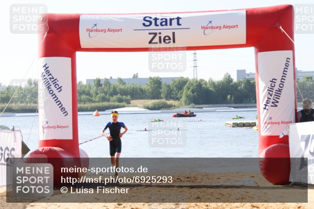 01.09.2024 - 17. Tribühne Triathlon Luisa Fischer http://msf.ph/oto/6925293 01.09.2024 10:28:55 Schwimmen 179 meine-sportfotos.de