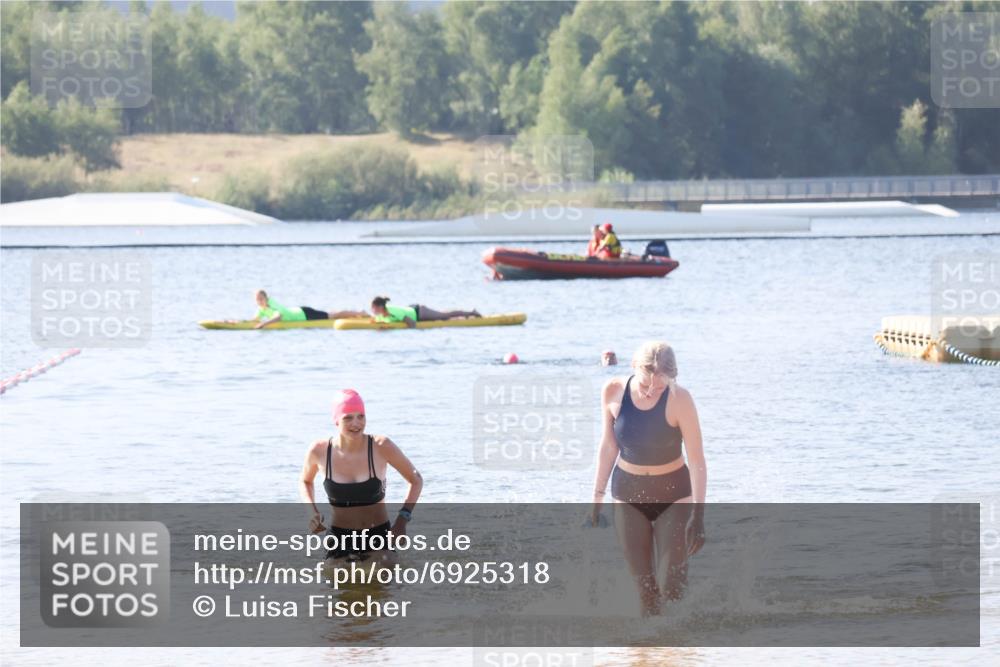 01.09.2024 - 17. Tribühne Triathlon Luisa Fischer http://msf.ph/oto/6925318 01.09.2024 10:29:51 Schwimmen 271, 295 meine-sportfotos.de