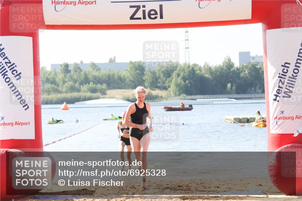 01.09.2024 - 17. Tribühne Triathlon Luisa Fischer http://msf.ph/oto/6925328 01.09.2024 10:29:55 Schwimmen 271, 295 meine-sportfotos.de