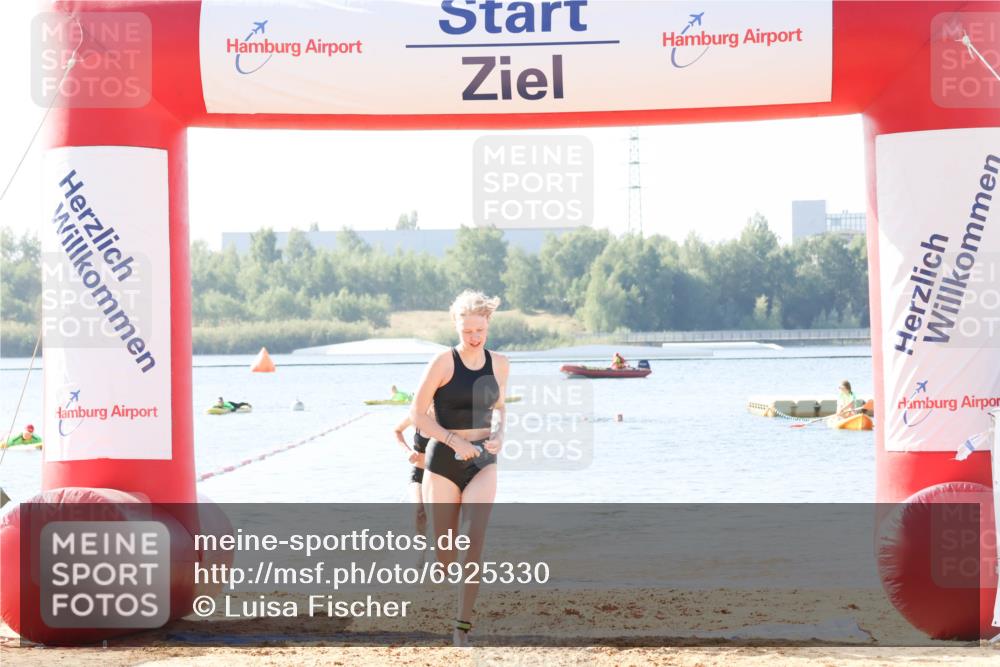 01.09.2024 - 17. Tribühne Triathlon Luisa Fischer http://msf.ph/oto/6925330 01.09.2024 10:29:56 Schwimmen 271, 295 meine-sportfotos.de