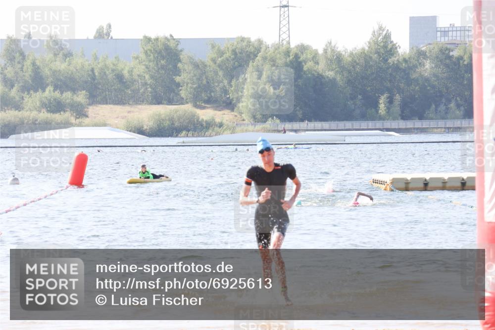 01.09.2024 - 17. Tribühne Triathlon Luisa Fischer http://msf.ph/oto/6925613 01.09.2024 10:50:02 Schwimmen 397 meine-sportfotos.de