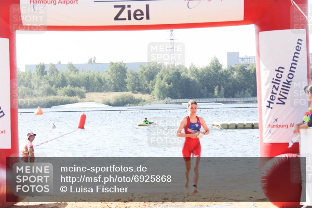 01.09.2024 - 17. Tribühne Triathlon Luisa Fischer http://msf.ph/oto/6925868 01.09.2024 10:51:45 Schwimmen 346, 367 meine-sportfotos.de