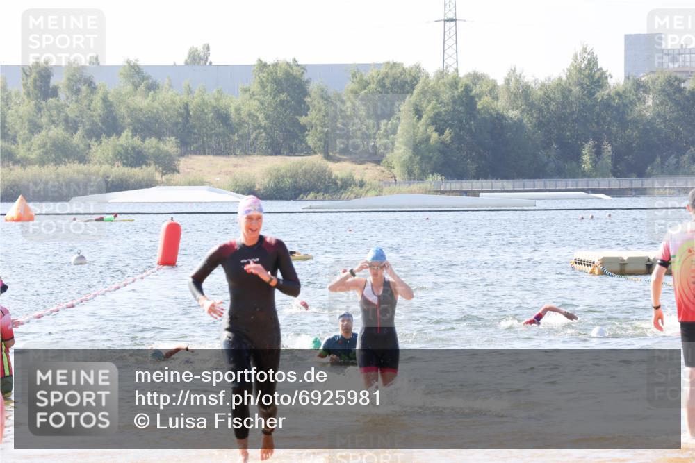 01.09.2024 - 17. Tribühne Triathlon Luisa Fischer http://msf.ph/oto/6925981 01.09.2024 10:53:50 Schwimmen 335, 428 meine-sportfotos.de