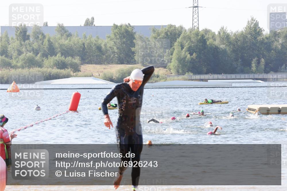 01.09.2024 - 17. Tribühne Triathlon Luisa Fischer http://msf.ph/oto/6926243 01.09.2024 10:55:40 Schwimmen 433 meine-sportfotos.de