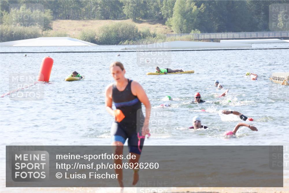 01.09.2024 - 17. Tribühne Triathlon Luisa Fischer http://msf.ph/oto/6926260 01.09.2024 10:55:55 Schwimmen 372 meine-sportfotos.de