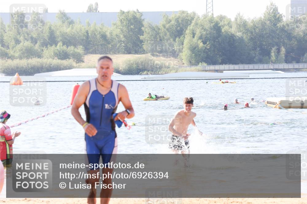01.09.2024 - 17. Tribühne Triathlon Luisa Fischer http://msf.ph/oto/6926394 01.09.2024 10:56:43 Schwimmen 334, 378, 385 meine-sportfotos.de