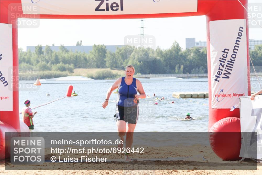 01.09.2024 - 17. Tribühne Triathlon Luisa Fischer http://msf.ph/oto/6926442 01.09.2024 10:57:04 Schwimmen 329, 383 meine-sportfotos.de