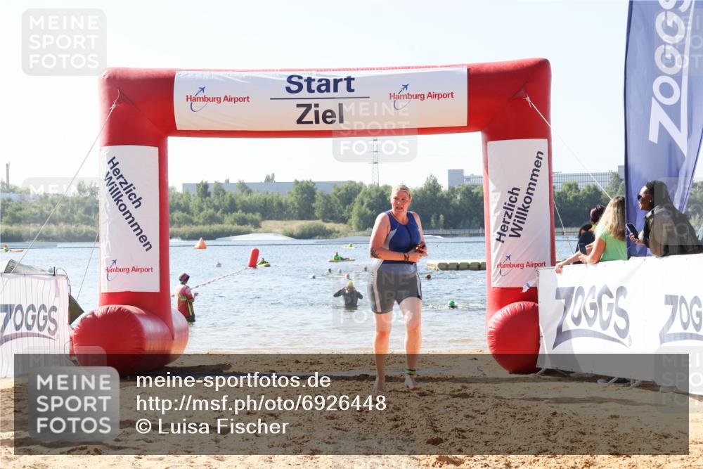 01.09.2024 - 17. Tribühne Triathlon Luisa Fischer http://msf.ph/oto/6926448 01.09.2024 10:57:05 Schwimmen 329, 383 meine-sportfotos.de