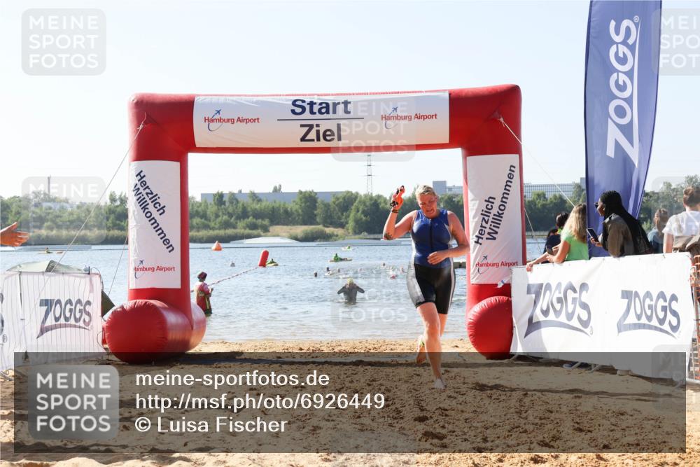 01.09.2024 - 17. Tribühne Triathlon Luisa Fischer http://msf.ph/oto/6926449 01.09.2024 10:57:05 Schwimmen 329, 383 meine-sportfotos.de