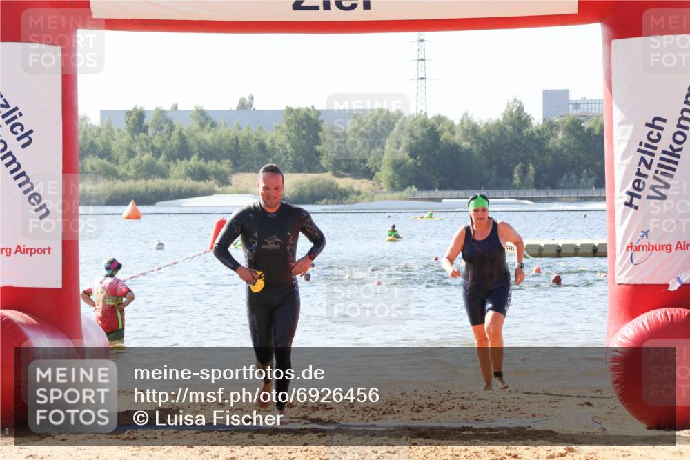 01.09.2024 - 17. Tribühne Triathlon Luisa Fischer http://msf.ph/oto/6926456 01.09.2024 10:57:17 Schwimmen 416, 427 meine-sportfotos.de