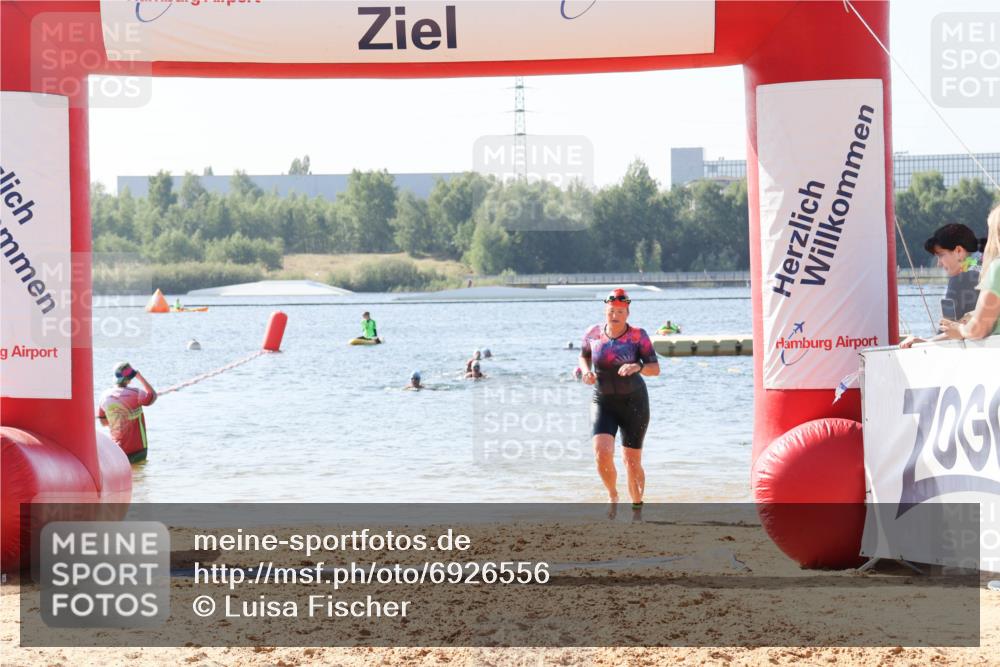 01.09.2024 - 17. Tribühne Triathlon Luisa Fischer http://msf.ph/oto/6926556 01.09.2024 10:58:13 Schwimmen 387, 425 meine-sportfotos.de