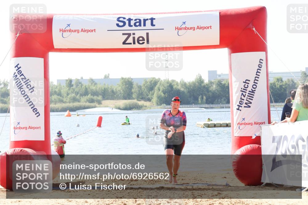 01.09.2024 - 17. Tribühne Triathlon Luisa Fischer http://msf.ph/oto/6926562 01.09.2024 10:58:15 Schwimmen 387, 425 meine-sportfotos.de