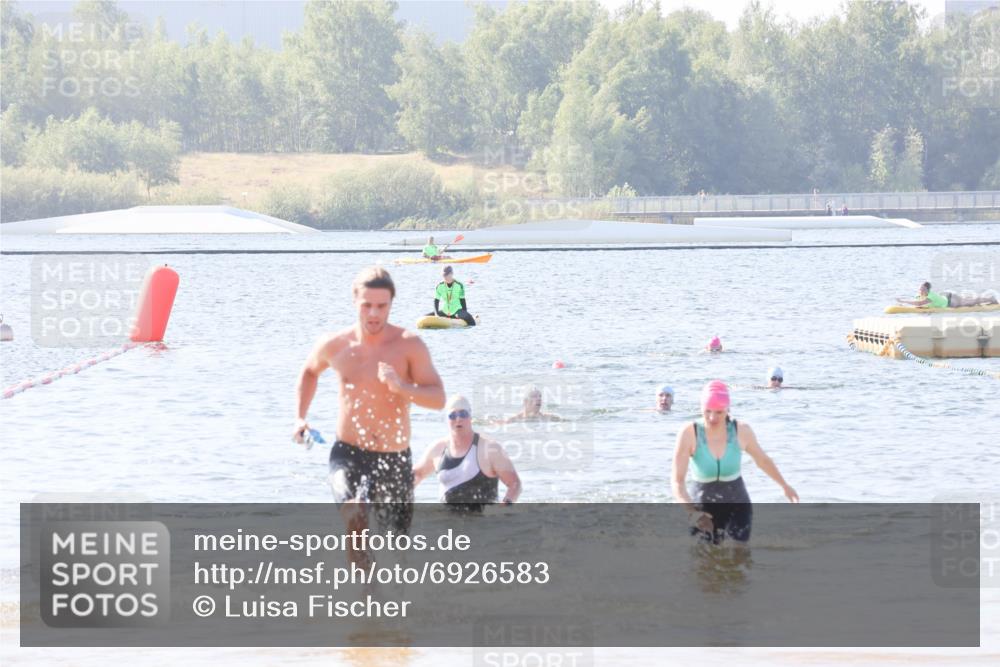 01.09.2024 - 17. Tribühne Triathlon Luisa Fischer http://msf.ph/oto/6926583 01.09.2024 10:58:44 Schwimmen 60, 420 meine-sportfotos.de