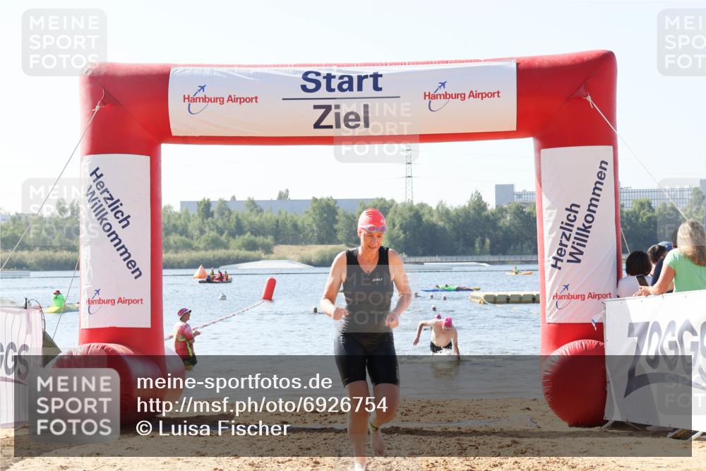 01.09.2024 - 17. Tribühne Triathlon Luisa Fischer http://msf.ph/oto/6926754 01.09.2024 10:59:51 Schwimmen 377, 443 meine-sportfotos.de
