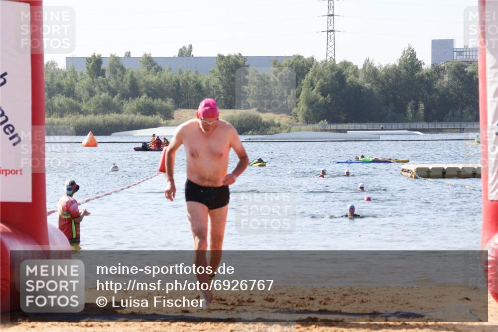 01.09.2024 - 17. Tribühne Triathlon Luisa Fischer http://msf.ph/oto/6926767 01.09.2024 10:59:58 Schwimmen 377, 443 meine-sportfotos.de