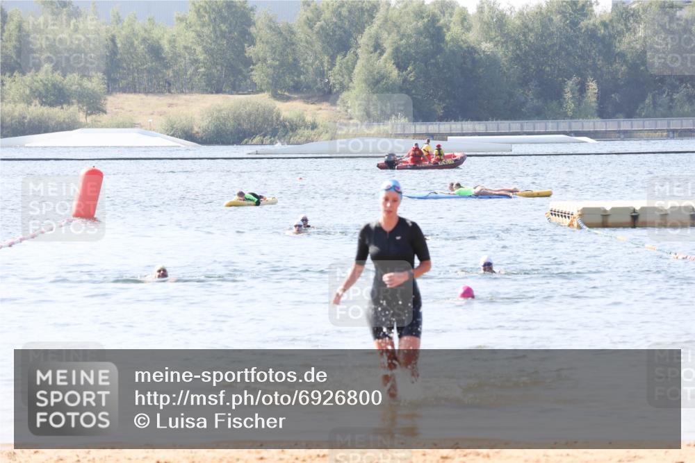 01.09.2024 - 17. Tribühne Triathlon Luisa Fischer http://msf.ph/oto/6926800 01.09.2024 11:00:12 Schwimmen 441 meine-sportfotos.de