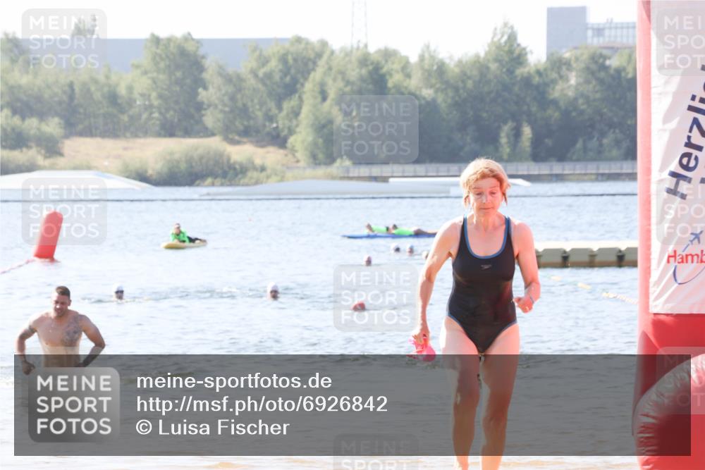 01.09.2024 - 17. Tribühne Triathlon Luisa Fischer http://msf.ph/oto/6926842 01.09.2024 11:00:34 Schwimmen 422, 444 meine-sportfotos.de