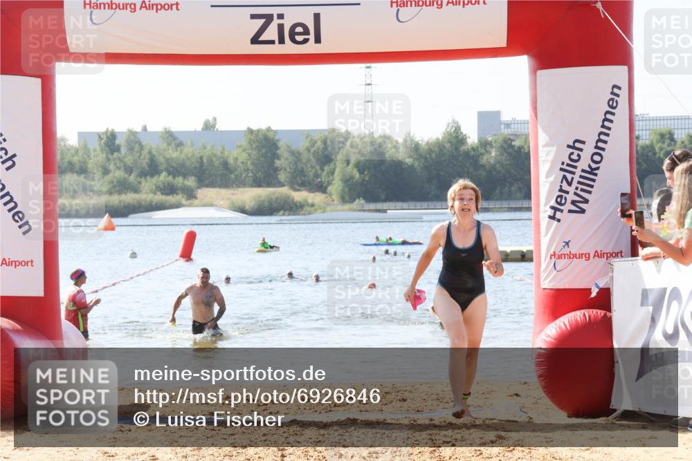 01.09.2024 - 17. Tribühne Triathlon Luisa Fischer http://msf.ph/oto/6926846 01.09.2024 11:00:35 Schwimmen 380, 422, 444 meine-sportfotos.de