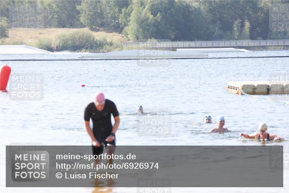 01.09.2024 - 17. Tribühne Triathlon Luisa Fischer http://msf.ph/oto/6926974 01.09.2024 11:01:49 Schwimmen 421 meine-sportfotos.de