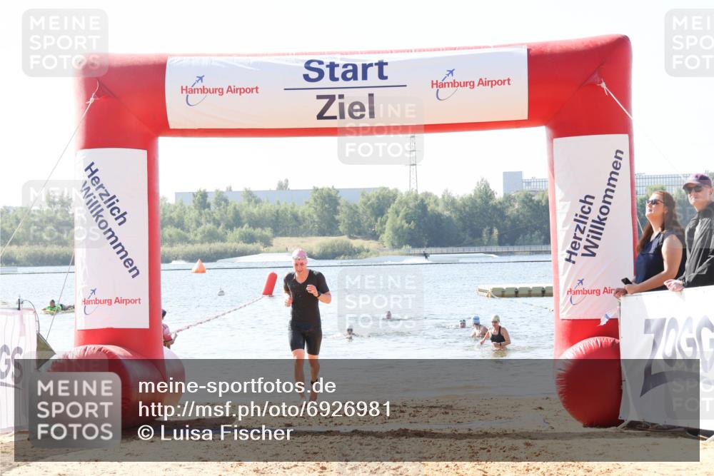 01.09.2024 - 17. Tribühne Triathlon Luisa Fischer http://msf.ph/oto/6926981 01.09.2024 11:01:53 Schwimmen 421 meine-sportfotos.de