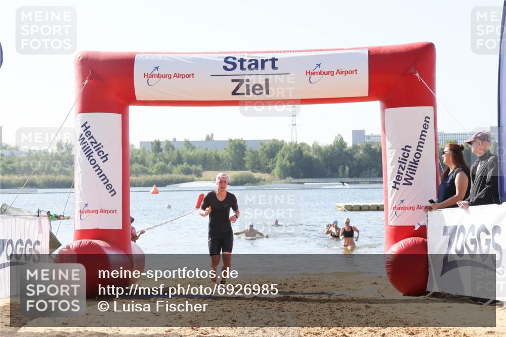 01.09.2024 - 17. Tribühne Triathlon Luisa Fischer http://msf.ph/oto/6926985 01.09.2024 11:01:54 Schwimmen 398, 421 meine-sportfotos.de