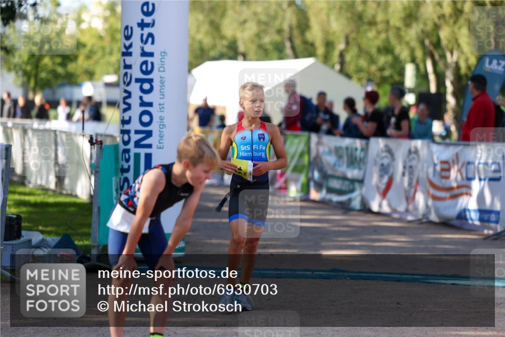 01.09.2024 - 17. Tribühne Triathlon Michael Strokosch http://msf.ph/oto/6930703 01.09.2024 09:45:39 Ziel 135 meine-sportfotos.de