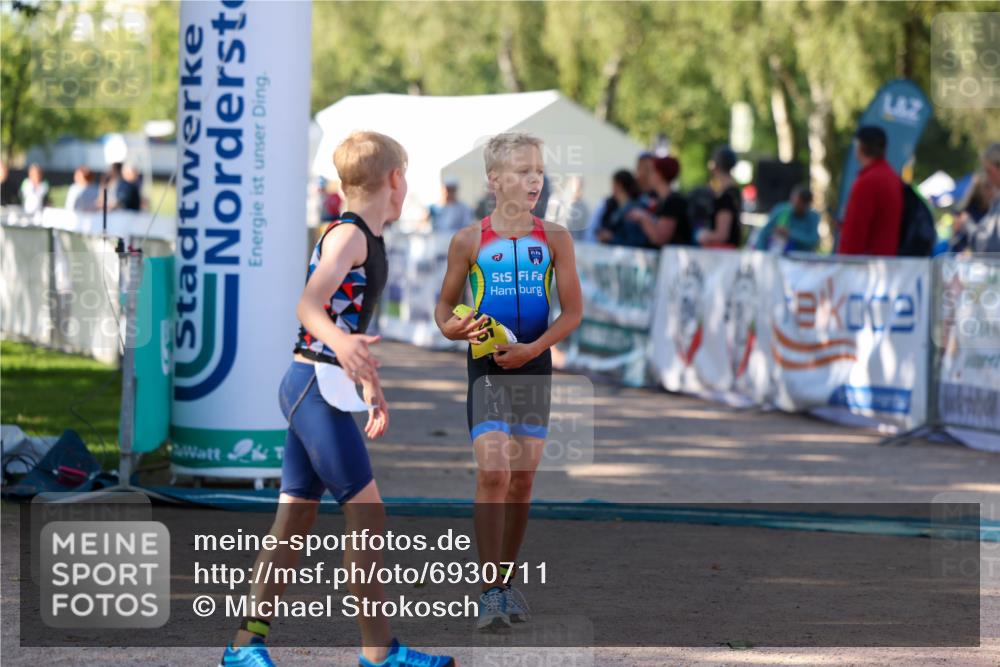 01.09.2024 - 17. Tribühne Triathlon Michael Strokosch http://msf.ph/oto/6930711 01.09.2024 09:45:40 Ziel 135 meine-sportfotos.de