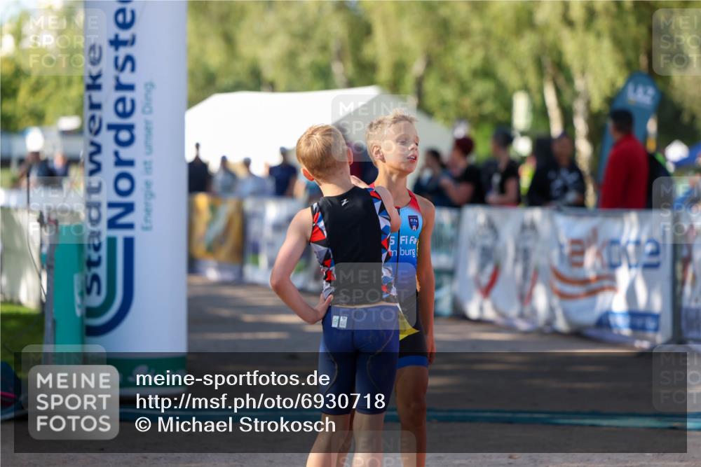 01.09.2024 - 17. Tribühne Triathlon Michael Strokosch http://msf.ph/oto/6930718 01.09.2024 09:45:42 Ziel 135 meine-sportfotos.de